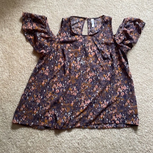 Lightweight Floral Top - Picture 2 of 3